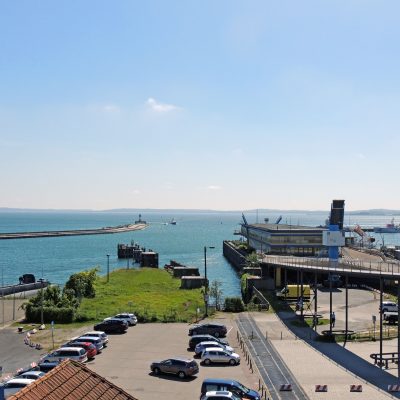 Blick auf den alten Hafen und die Mole