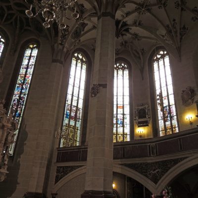Blick auf die Chorfenster